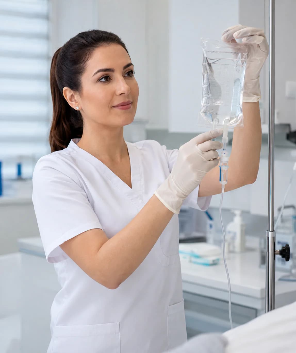 Kayseri Atom Serum sağlık kabininde serum hazırlığı